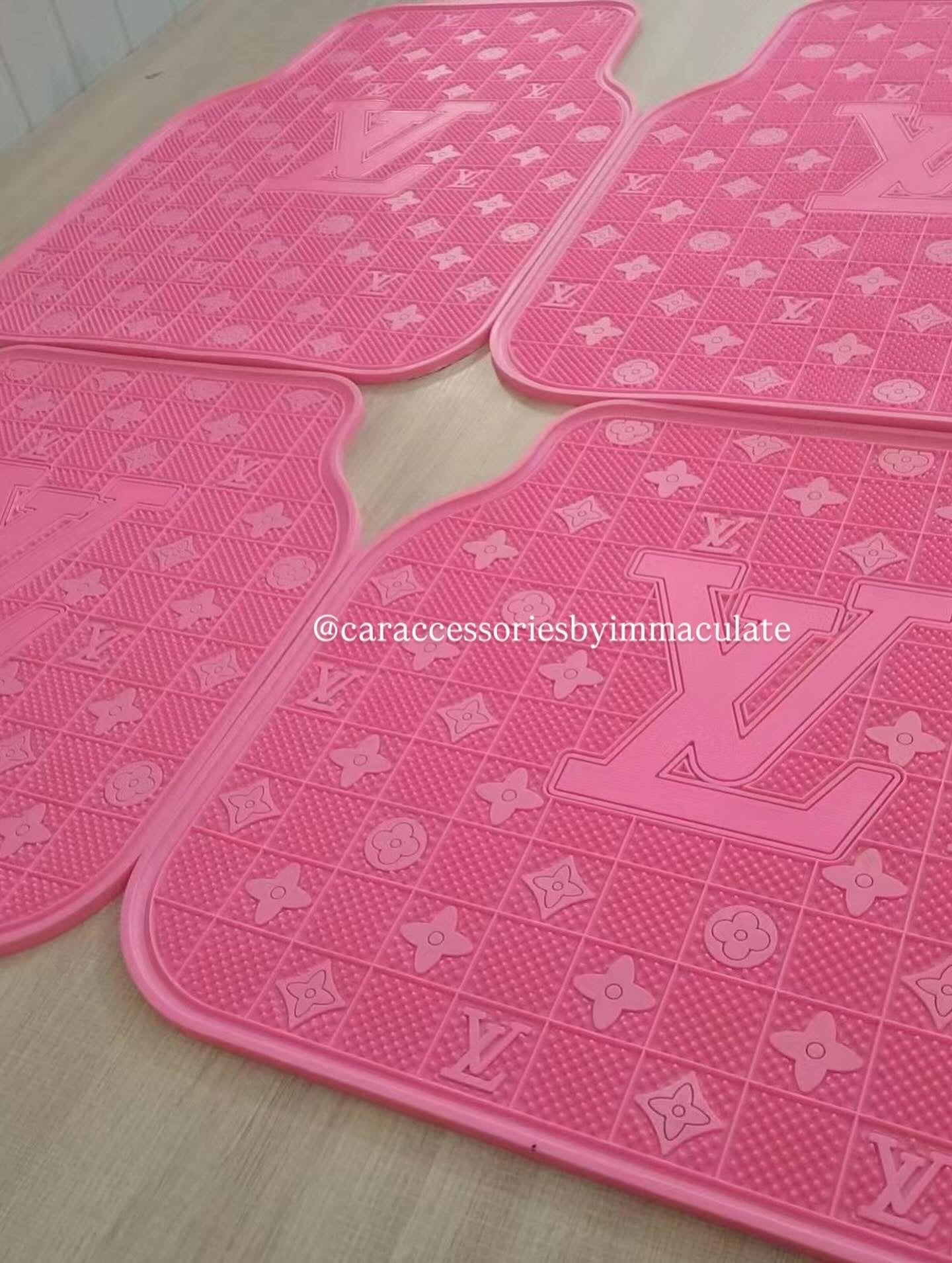 LV (Pink Barbie monogram) 5pcs mats