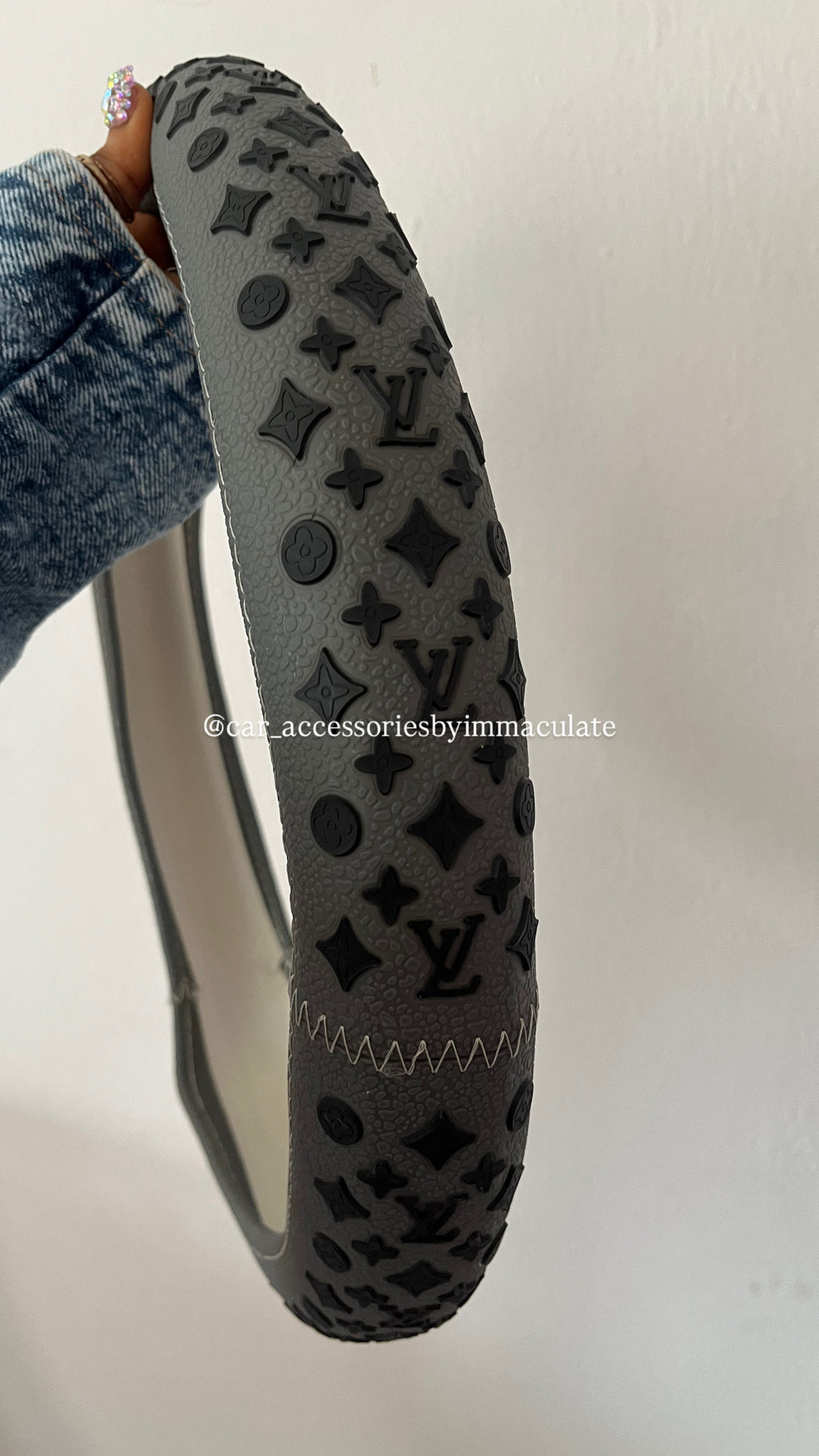 LV (Ash and black) car steering wheel cover