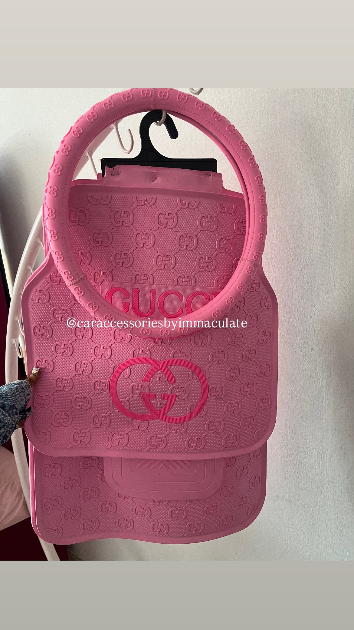 GG (pink Barbie and black) 5pcs mats plus steering wheel