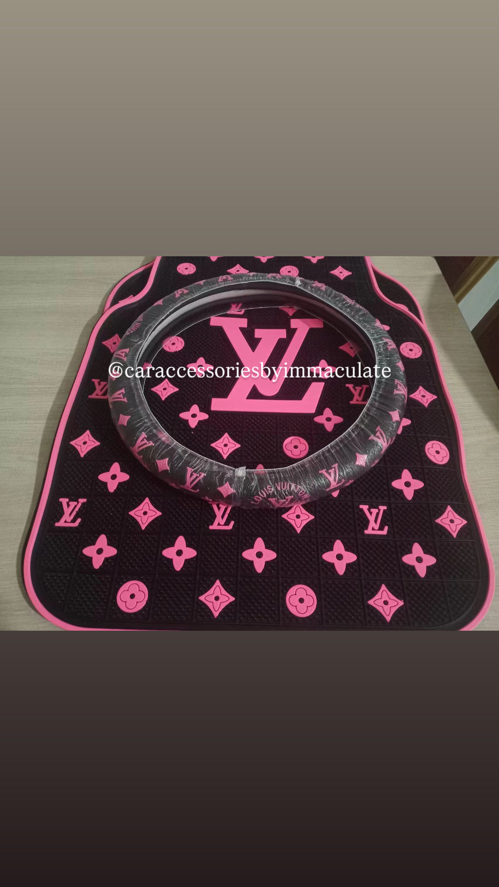 LV(black and pink) 5pcs mats plus steering wheel cover
