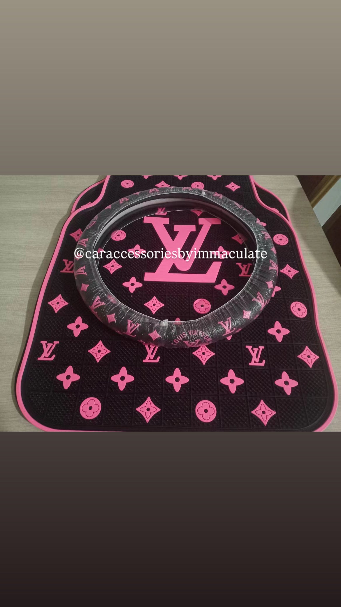 LV(black and pink) 5pcs mats plus steering wheel cover